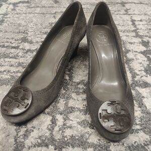 Tory burch pump wedge size 7 in gray Suede - like new condition